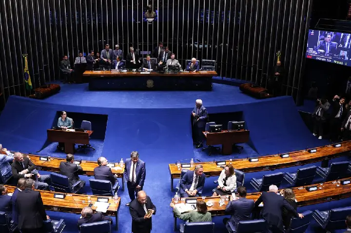 Alcolumbre trava tramitação da PEC do fim da 6x1 no Senado