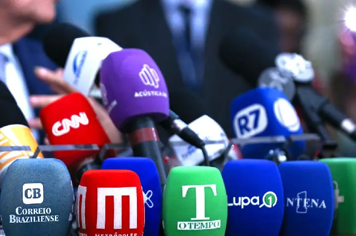 Assédio e sobrecarga ameaçam saúde mental de jornalistas, diz pesquisa