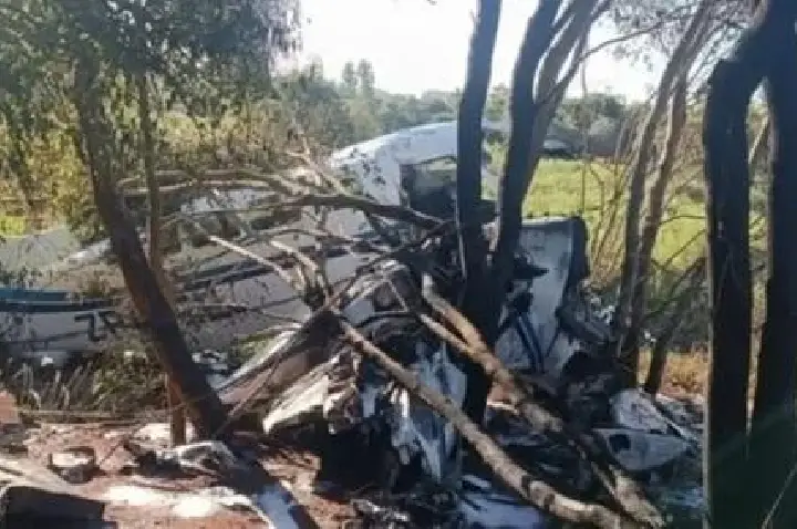 Avião com R$ 15 milhões em espécie cai no Paraguai; moradores saqueiam dinheiro