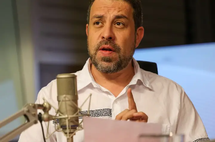 Boulos diz que fim da escala 6 por 1 é “para agora”