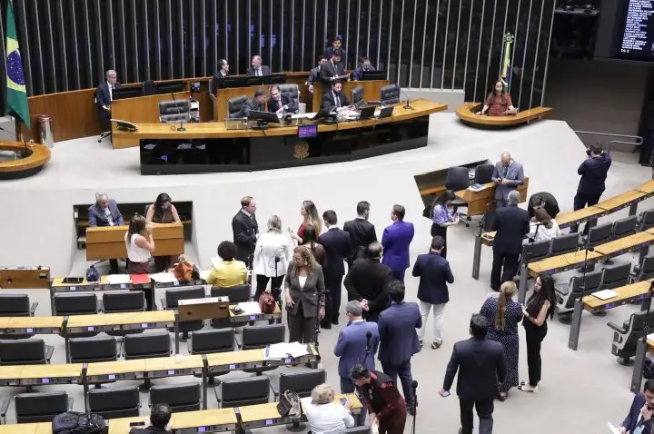 Câmara aprova mudança em cargos na Justiça do Trabalho de Goiás
