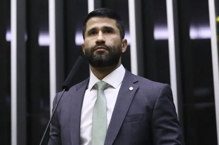 Comissão aprova proposta que reconhece certificação de bombeiro mergulhador