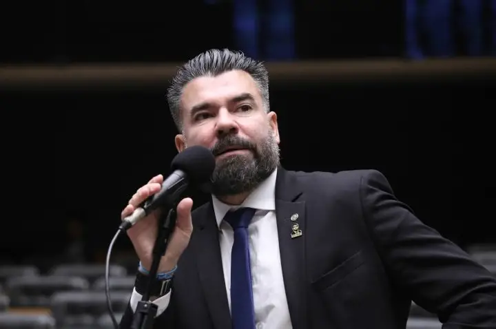 Comissão da Câmara aprova punição para presos que posarem para fotos dentro de presídios