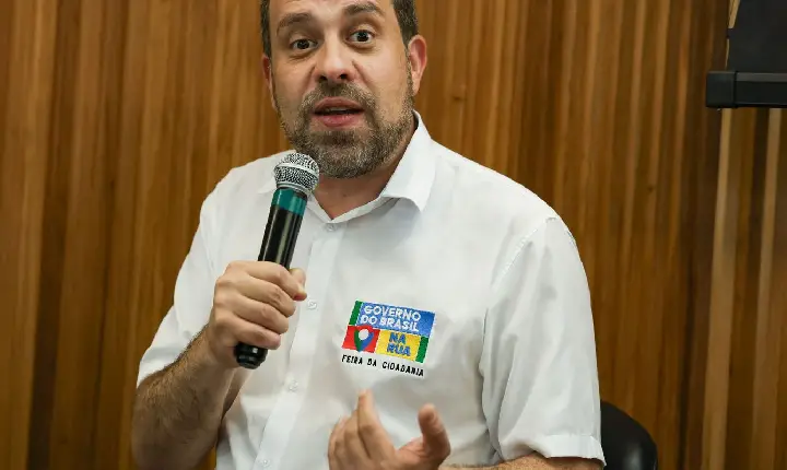 “É banditismo”, diz Boulos sobre aumento de diesel nos postos 