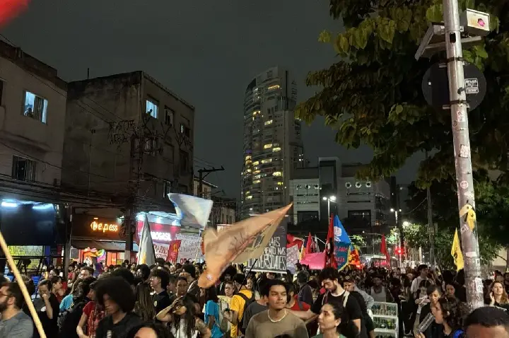 Estudantes protestam contra cortes nas universidades de SP