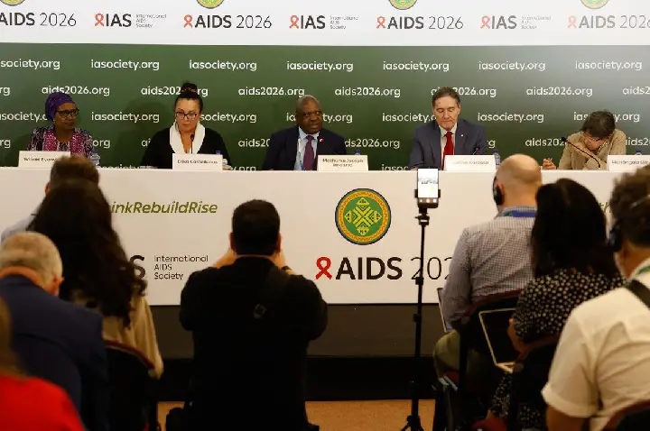 Infecções e mortes por HIV caem, mas falta de recursos ameaça avanços