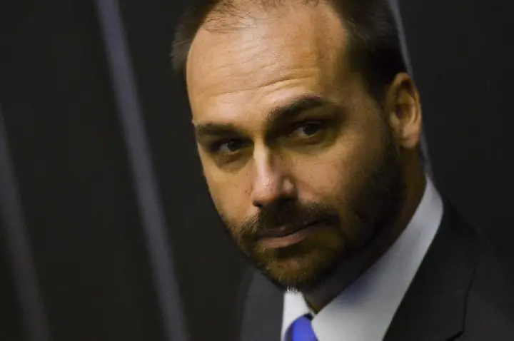 Ministério da Justiça demite Eduardo Bolsonaro por abandono de cargo