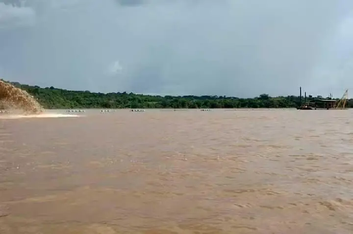 Projeto de dragagem no rio Tapajós avança após dispensa de licença ambiental; entidades apontam 'manobra'