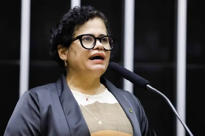 Projeto vincula cota mínima de candidatas à proporção de mulheres na população