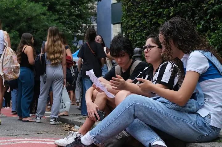 Saeb 2025: Brasil recupera nível pré-pandemia, mas ainda tem gargalos
