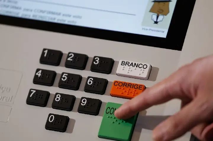 TRE-RJ pede que eleitores confiram se locais de votação se mantêm