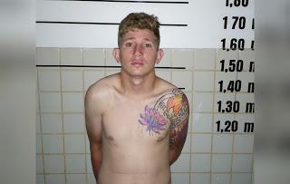 Homem suspeito de tráfico de drogas é preso em residência durante operação policial em Itaituba