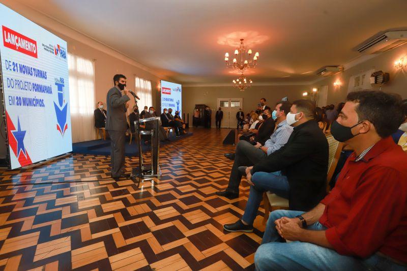 Estado assina convênios para ofertar 1,2 mil vagas em cursos de nível superior