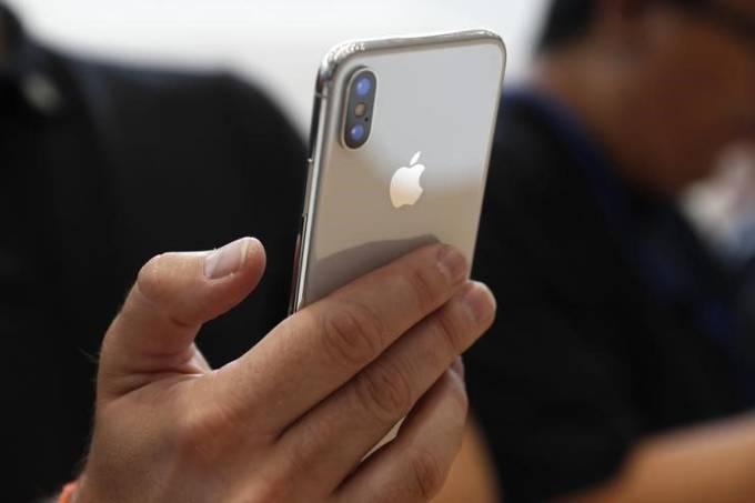 Leilão da Receita Federal tem iPhone por R$ 1 mil e notebook por R$ 250