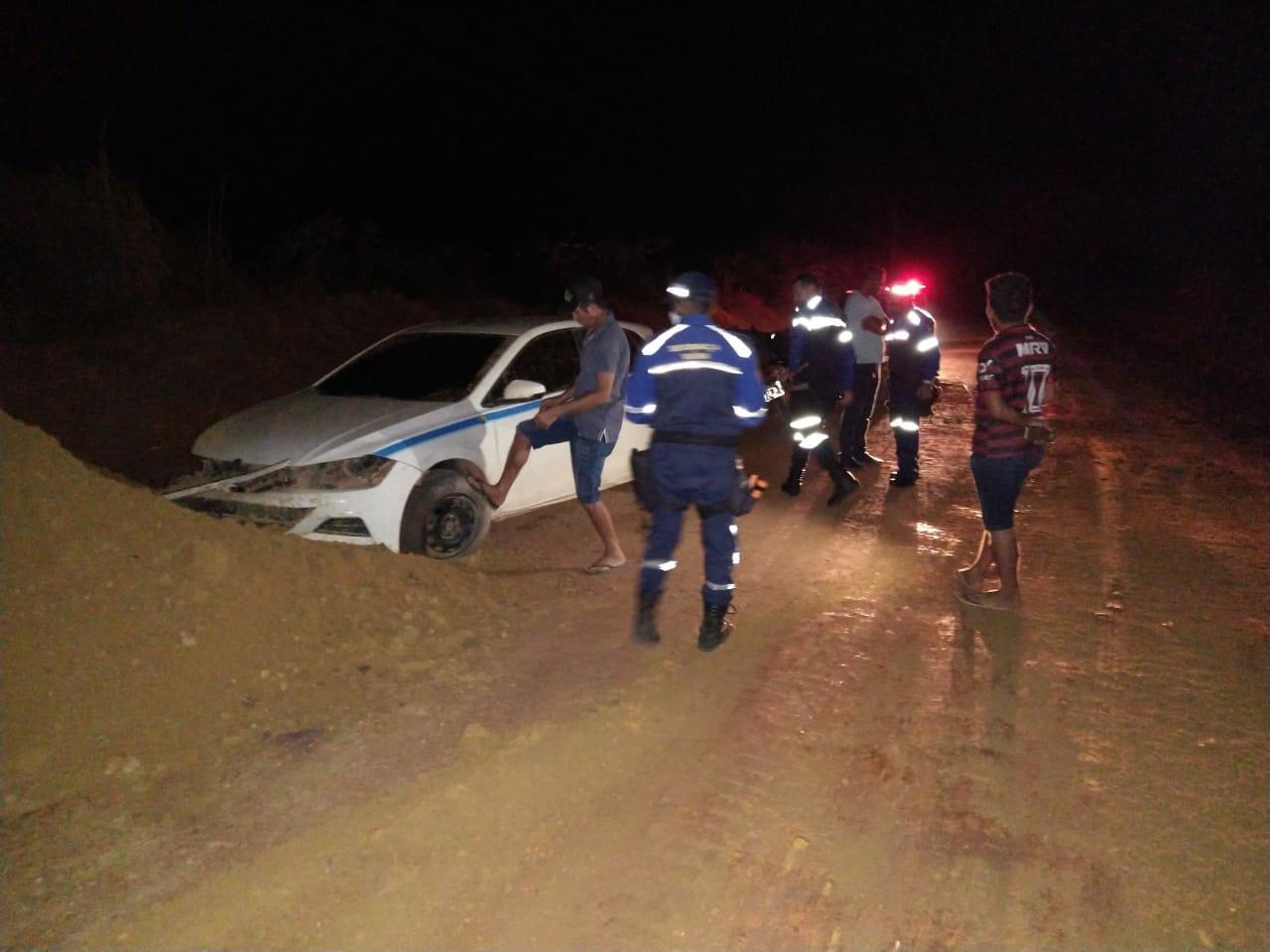 Motorista perde controle e colide com barreira na estrada do Curral Redondo, em Itaituba