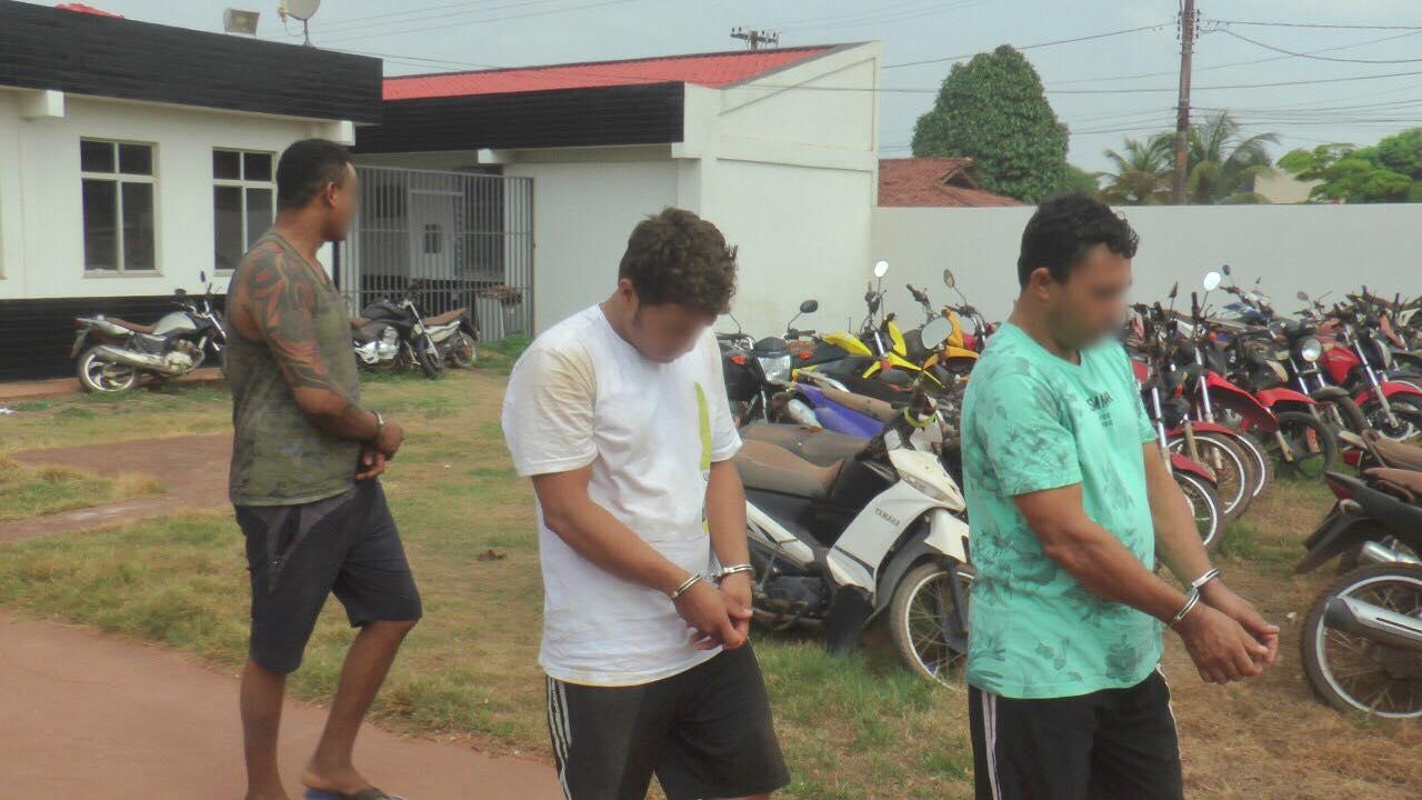 Operação policial em Jacareacanga resulta na prisão de três pessoas e apreensão de armas, muniçõe, dinheiro e ouro