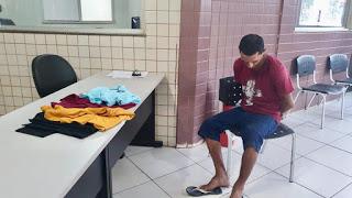 Homem invade loja de confecções, rende proprietária e rouba peças de roupas em Itaituba
