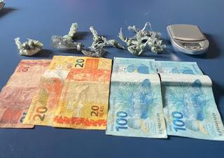 Polícia prende homem suspeito de vender drogas em hotel de Itaituba