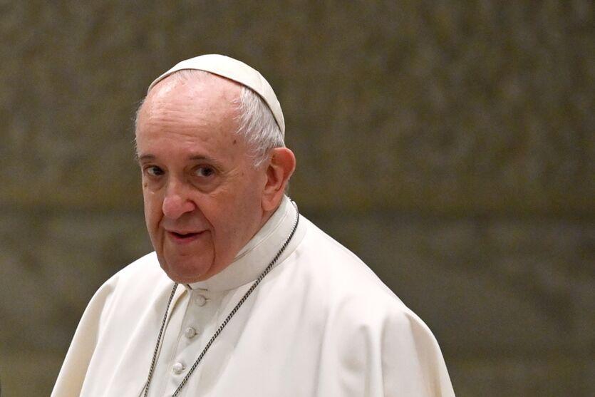 Papa Francisco sofre com dores e não vai celebrar missa de Ano-Novo