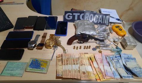 Polícia detém cinco pessoas e apreende drogas, arma, munições e dinheiro em Novo Progresso