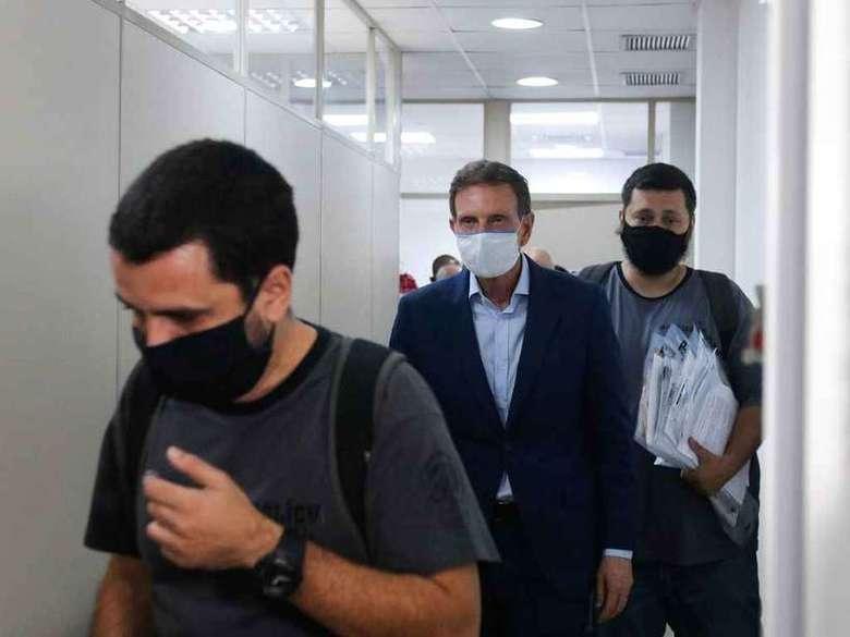 STJ concede prisão domiciliar com tornozeleira para Crivella