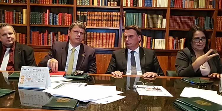 Bolsonaro diz que impostos federais sobre gás e diesel serão zerados