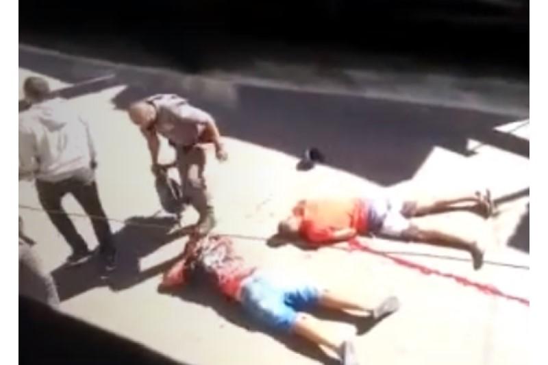 PMs atiram em jovem negro com deficiência intelectual e pisam na cabeça de seu amigo