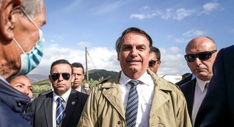 Bolsonaro volta a responsabilizar ICMS pela alta da gasolina