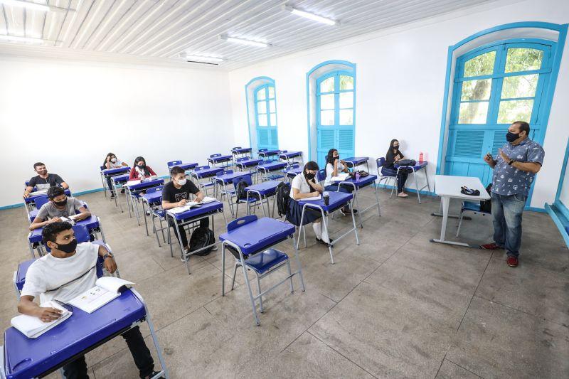 Governador anuncia calendário de pagamento de bolsas de R$100 a estudantes paraenses