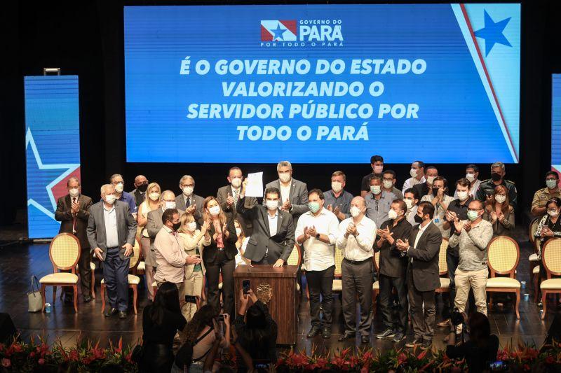 Governador sanciona reajuste salarial para 150 mil servidores e garante piso do magistério