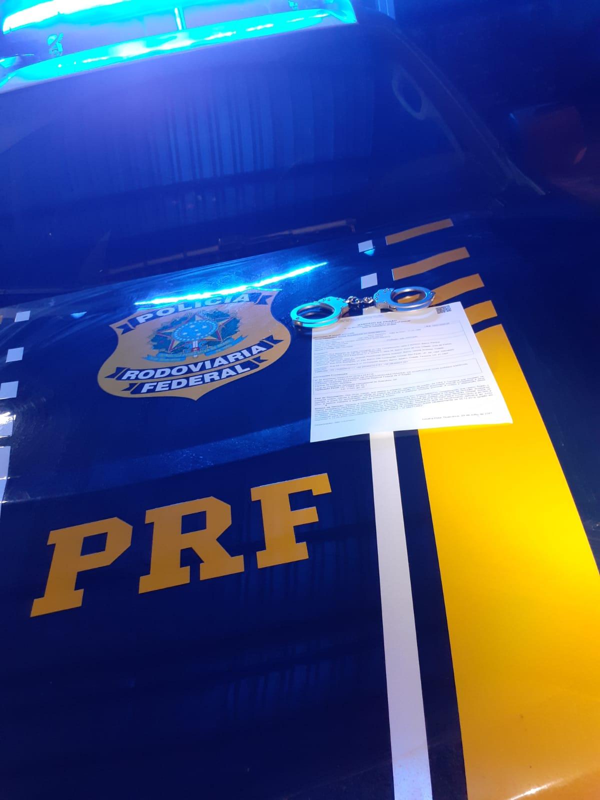 A Polícia Rodoviária Federal (PRF) Santarém-PA, prende mulher com mandado de prisão em aberto.