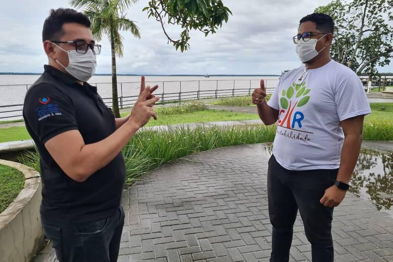 Uso de Libras garante ambiente inclusivo a deficientes auditivos em centro de reabilitação