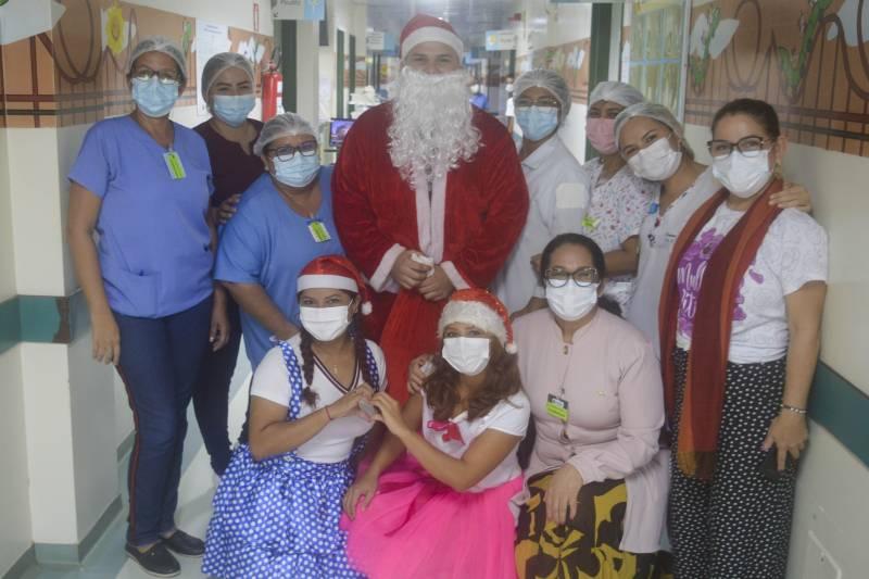 Natal do HRBA tem Papai Noel em dose dupla, presentes, decoração especial e confraternização