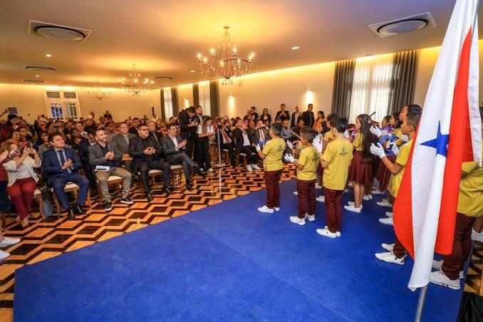 Lei cede escolas públicas para atuação de igrejas no Pará