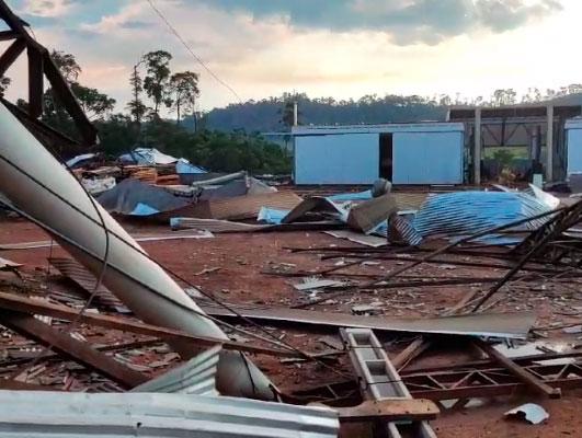 Vendaval atinge distrito de Moraes Almeida e deixa um rastro de destruição