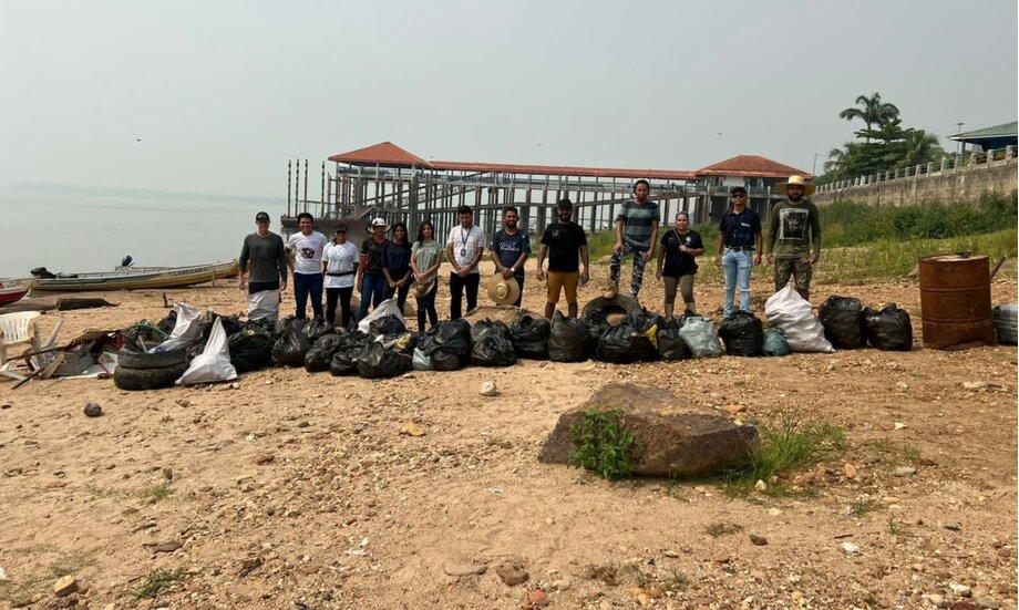 Mutirão de limpeza na Orla de Itaituba, margem do Rio Tapajós recolheu mais de 60 sacos de lixo