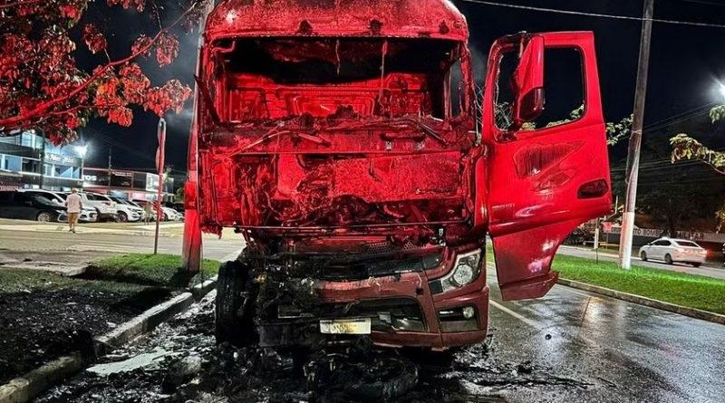 Colisão entre caminhão e moto deixa duas pessoas mortas na Transamazônica