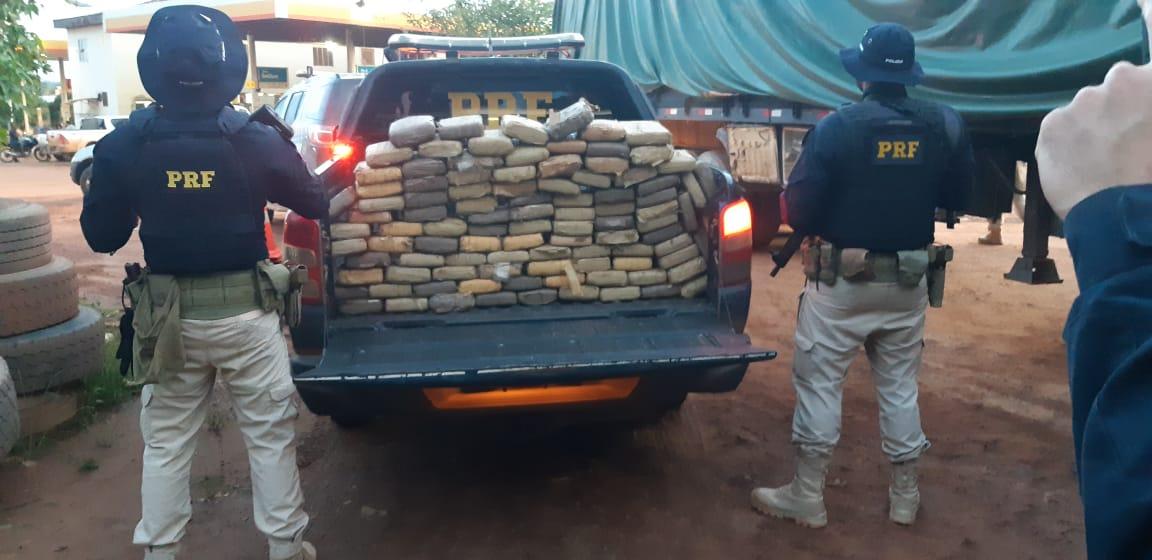 Vídeo: A Polícia Rodoviária Federal (PRF) apreendeu 100 kg de maconha (Skank) que estava sendo transportada em um caminhão
