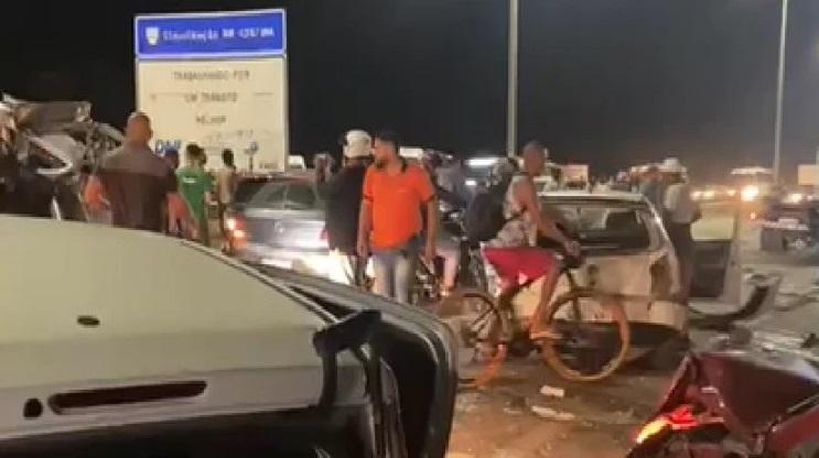 VÍDEO: Carreta desgovernada atinge vários veículos e deixa seis feridos na BR-135, em São Luís
