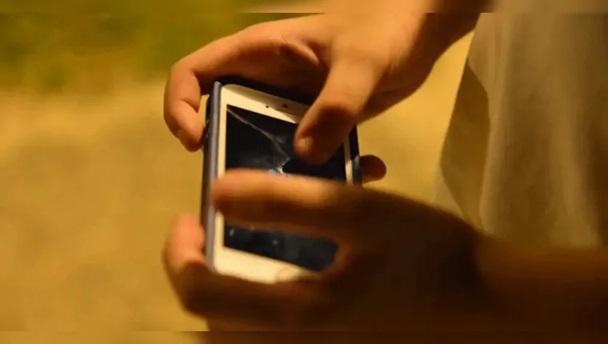 Adolescente abusava do irmão de 5 anos para desafio na web