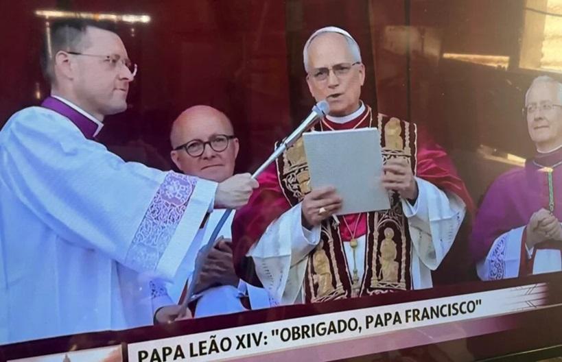 O Cardeal Robert Prevost é eleito Papa e passa a adotar o nome Leão XIV