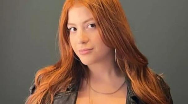 Influenciadora leva 9 facadas do irmão que ainda tentou queima-la viva em tentativa de feminicídio