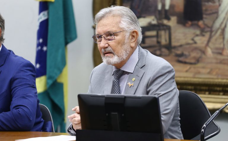 Comissão aprova endurecimento de pena para proteger mulheres de agressores presos