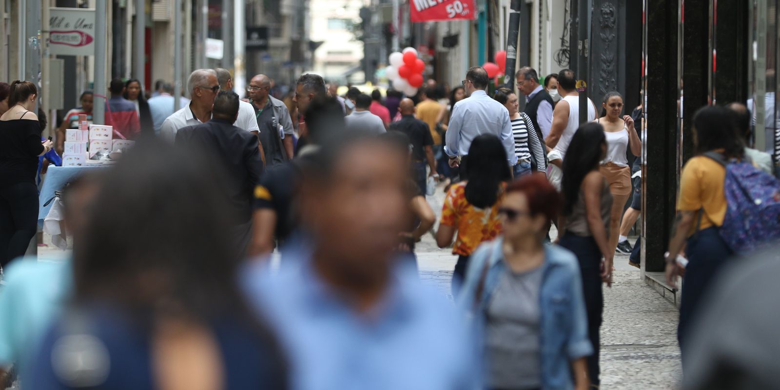 Abono salarial começa a ser pago para nascidos em março e abril