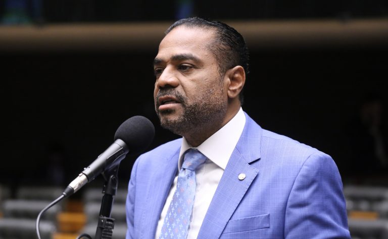 Comissão aprova projeto que inclui templos religiosos em programa de energia renovável