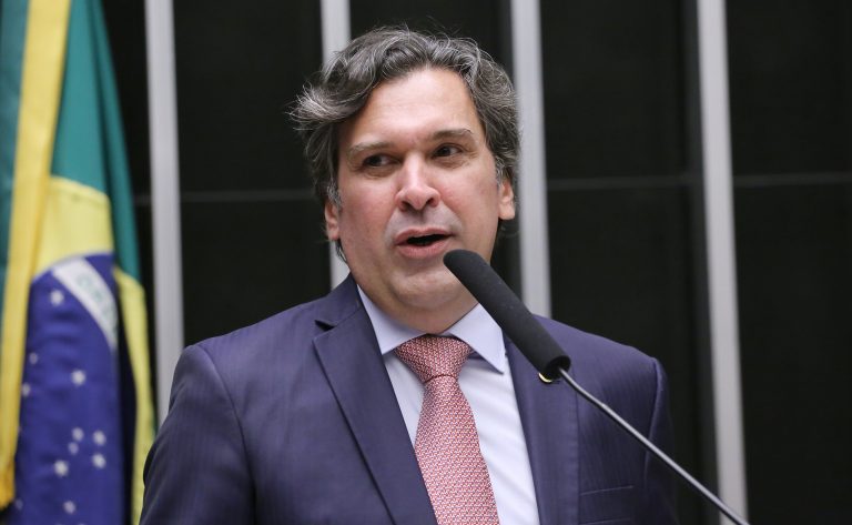 Nova lei reajusta em 8% salário de funcionários do Ministério Público e do Conselho do Ministério Público