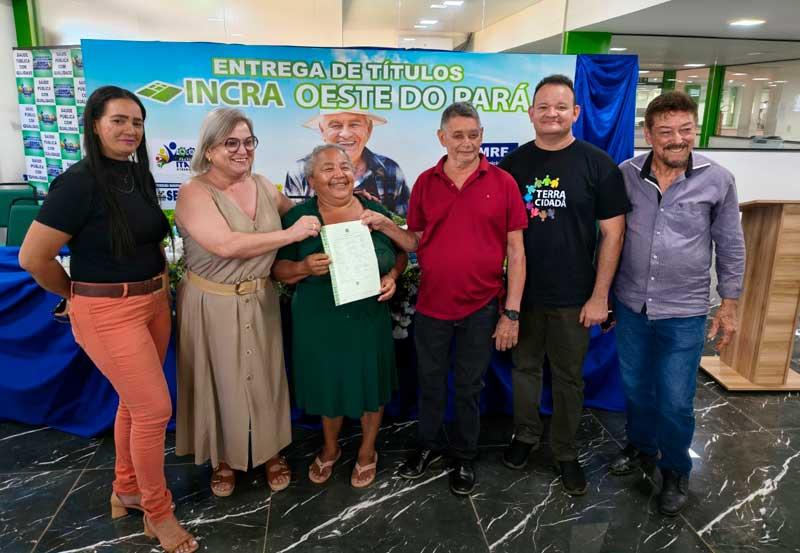 Prefeitura de Itaituba e INCRA entregam 50 títulos definitivos a produtores rurais e fortalecem a regularização fundiária