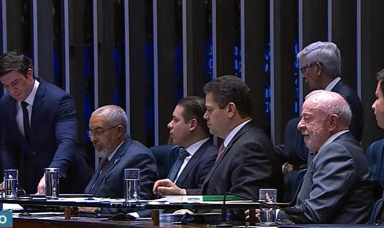Congresso promulga fim da escala 6x1 e oficializa semana de trabalho 5x2 no Brasil