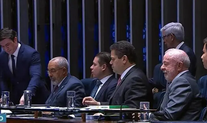 Congresso promulga fim da escala 6x1 e oficializa semana de trabalho 5x2 no Brasil